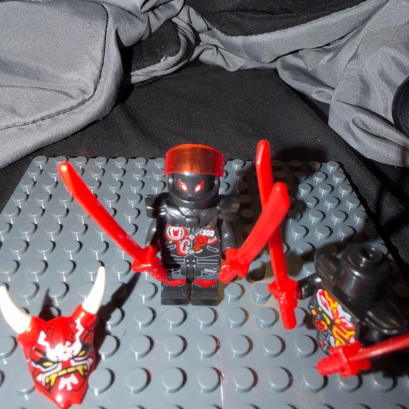 Mr. E Ninjago Minifigure - 2 Build - Picture 6 of 6